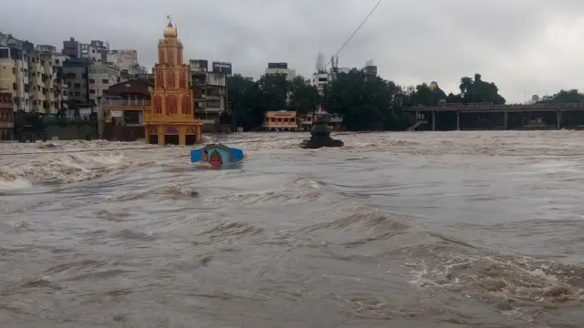 पुराचं पाणी