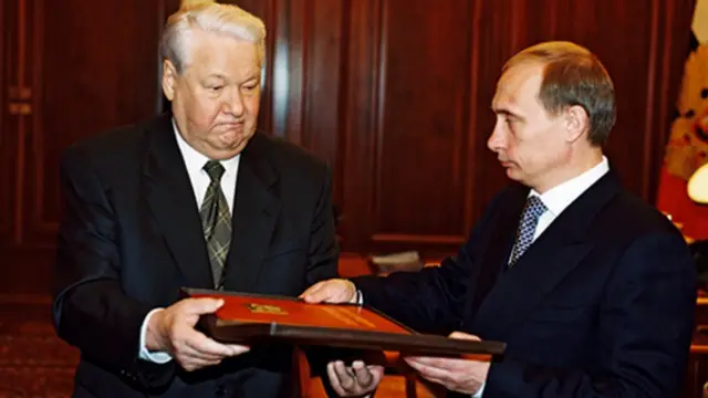 Boris Yeltsin ashikiriza ubutegetsi Putin
