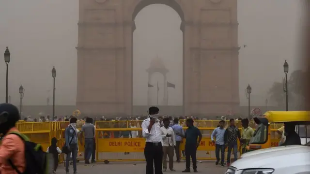 வட இந்தியாவில் புழுதிப்புயல் மற்றும் கனமழை