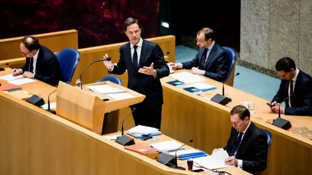 Hollanda Başbakanı Mark Rutte parlamentoda konuşuyor