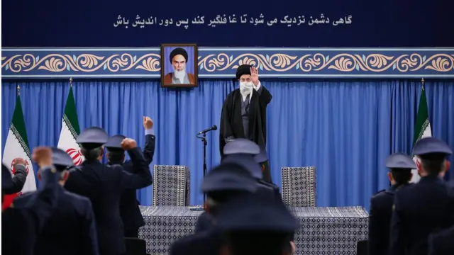 خامنه ای در دیدار با فرماندهان نیروی هوایی ارتش