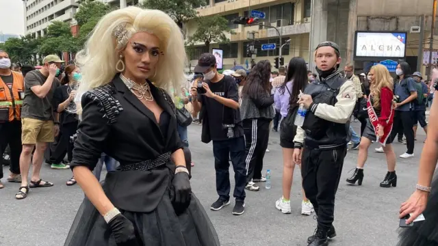 สมาชิกกลุ่ม "แดร็กควีน" ที่มาร่วมชุมนุม