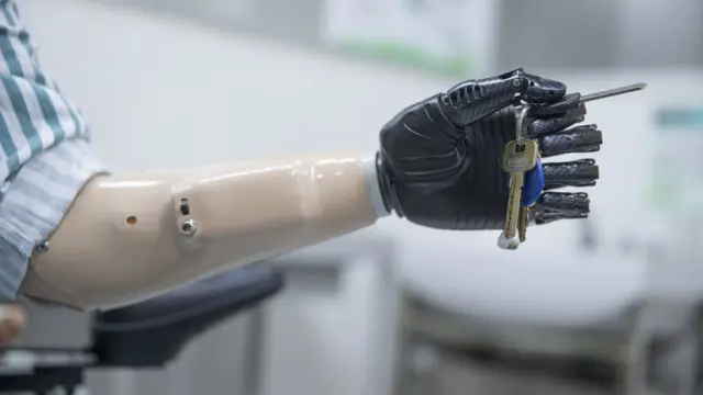 Біонічна рука