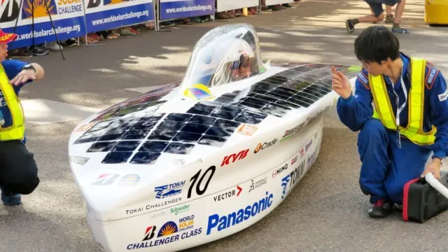 Японская "солнечная машина" ждет начала гонки
