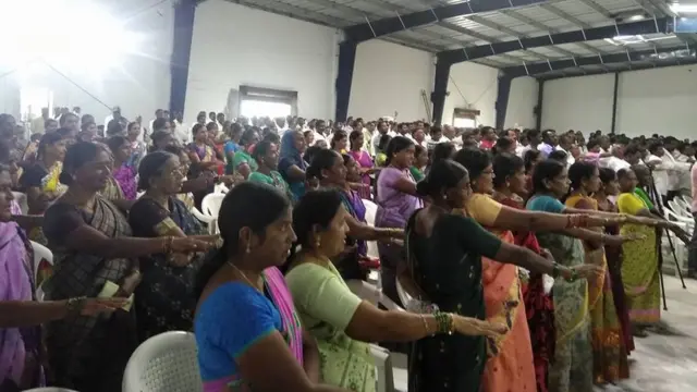 ఓ కార్యక్రమంలో ప్రమాణం చేస్తున్న రైతు సమన్వయ సమితుల సభ్యులు