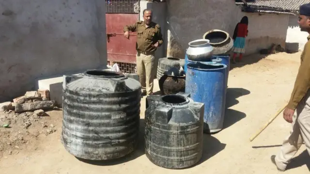 शराबबंदी के बाद बिहार: हर एक मिनट में तीन लीटर शराब बरामद, 10वें मिनट में गिरफ्तारी