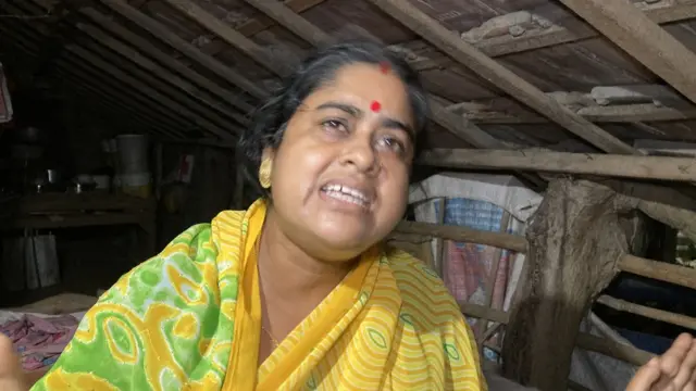 গৃহবধূ লক্ষ্মী সরকার: "যে যন্ত্রণা আমরা পোহাচ্ছি, এবার এলাকা বাড়ছে তো, ভেতরের লোকরাও বুঝবে।"