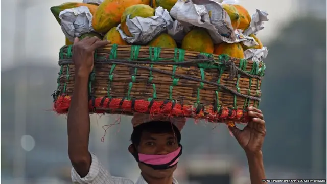 फल बेचने वाला