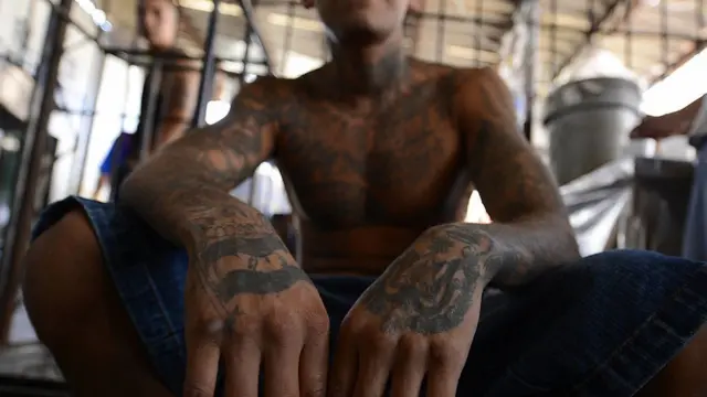 Miembros de la MS13 en la cárcel.
