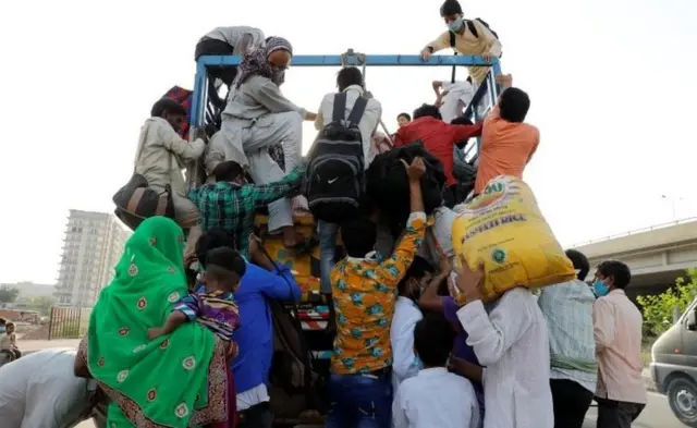 ઘરે જતાં મજૂરો