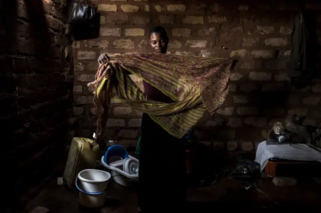 Anny oo qamaar xiraneysa