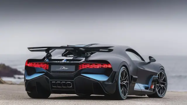 ظاهر ماشین کاملا با بوگاتی شیرون متفاوت است