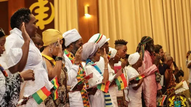 Some of di 126 African diaspora wey Ghana government confer citizenship for de country 2019 year of return