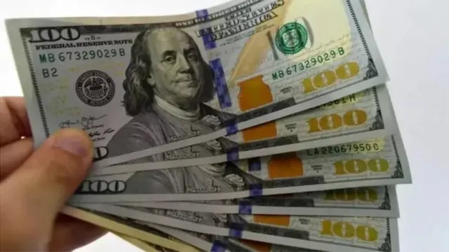 డాలర్లు