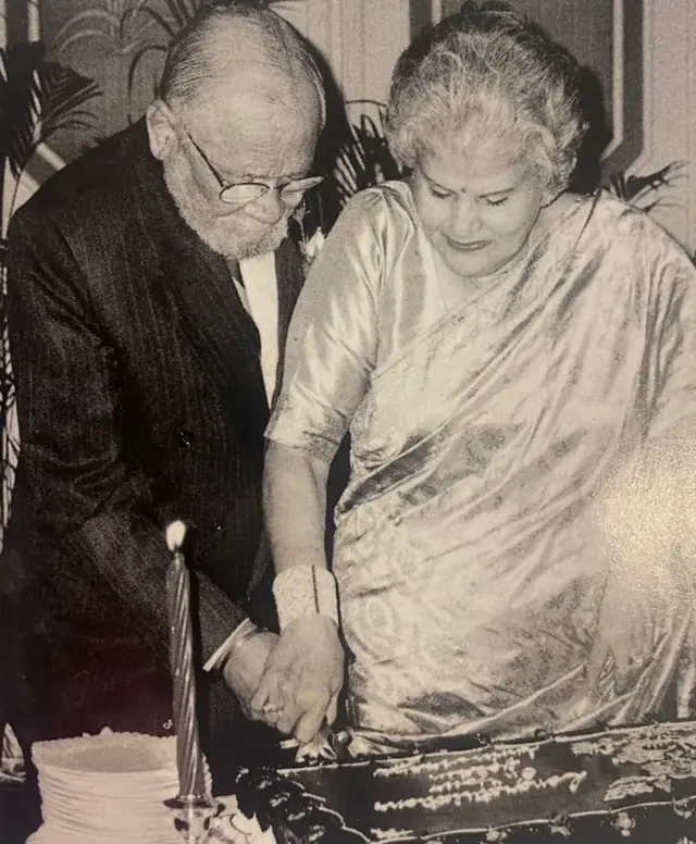 اندر گل اور ان کی اہلیہ مونا گل