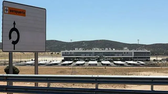 මධ්‍යම ස්පාඤ්ඤයේ පිහිටි අත්හැර දමන ලද එම ගුවන් තොටුපල