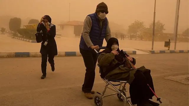 ده ها نفر به دلیل بیماری تنفسی از دیروز به بیمارستان مراجعه کرده‌اند