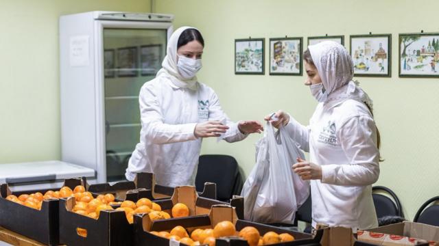 5 марта. Свято-Троицкая Сергиева Лавра объявила сбор гуманитарной помощи для находящихся в тяжелой жизненной ситуации беженцев и жителей Донбасса.