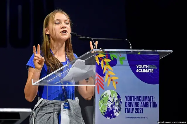 इटली के मिलान में सितंबर में आयोजित 'यूथ4 क्लाइमेट' कार्यक्रम के उद्घाटन सत्र को संबोधित करतीं स्वीडन की मशहूर पर्यावरण कार्यकर्ता ग्रेटा थनबर्ग