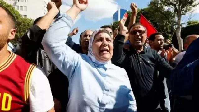 أنصار حركة النهضة في مظاهرات مناهضة للرئيس قيس سعيد في تونس