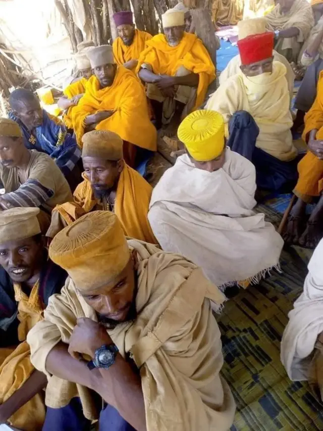 ካብ ዋልድባ ተባሪሮም ኣብ ከተማ ሽረ እንዳስላሰ ደብረብርሃን ቤተ ክርስትያን ስላሴ ዝተዐዓቀቡ መነኮሳት