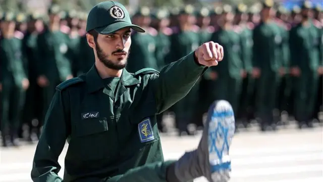 استعراض عسكري للحرس الثوري الإيراني