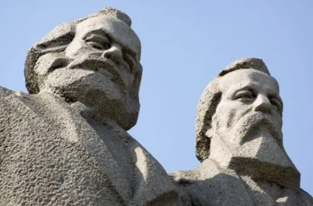 Spomenik Marksu i Engelsu