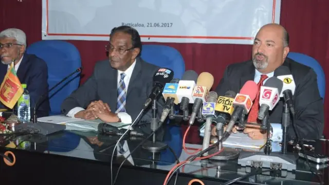 அகற்றப்பட்ட வெடிப் பொருட்கள் சில காட்சிப்படுத்தப்பட்டன.