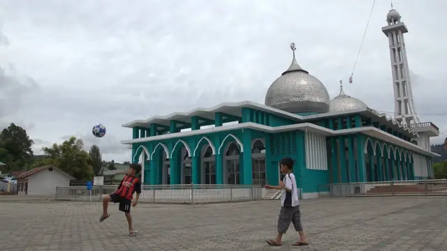 Masjid Bebesan, Takengon, yang terbakar dan menjadi pelatuk kemarahan warga terhadap komunis.