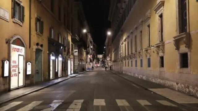 कोरोना वायरस के कारण इटली की सड़कें सूनी हो गई हैं