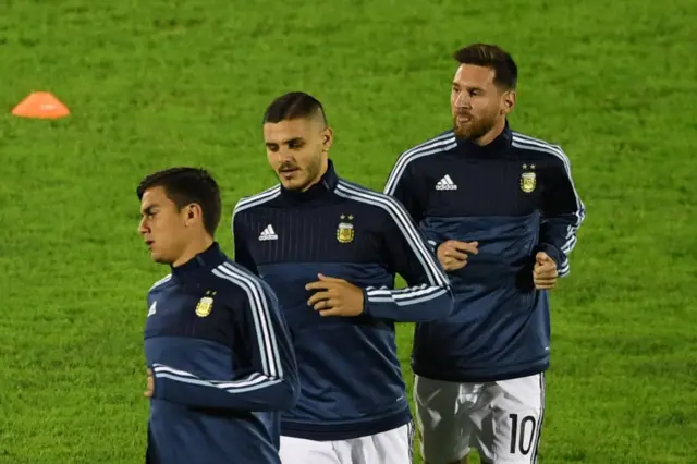 Paolo Dybala, Mauro Icardo y Lionel Messi