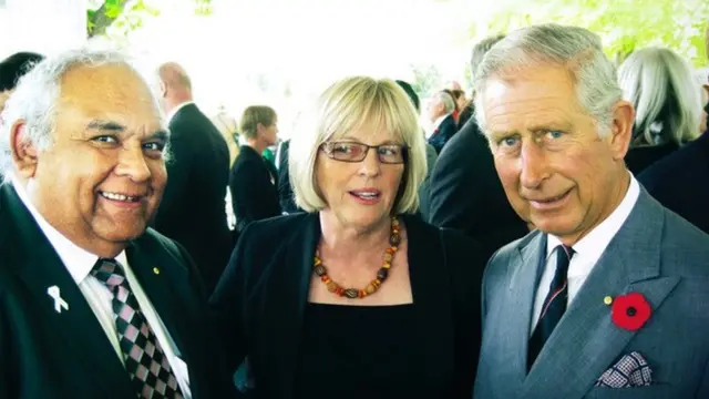 톰 칼마(왼쪽) 교수가 호주를 방문한 찰스 3세와 함께 찍은 사진