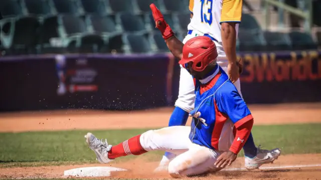 Jugador cubano en el mundial de béisbol sub 23 en México.