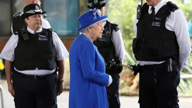 Королева и полиция
