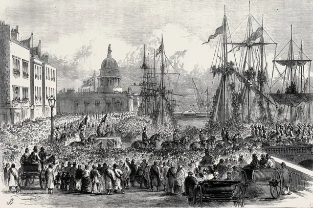 તેમના શબને બે દિવસ સુધી સરકારી હાઉસમાં રાજકીય સન્માનની સાથે રાખવામાં આવ્યું