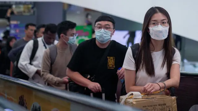 கொரோனா வைரஸ்: கோவிட்-19 குறித்த மூடக் கருத்துகளை மக்கள் ஏன் நம்புகிறார்கள்?