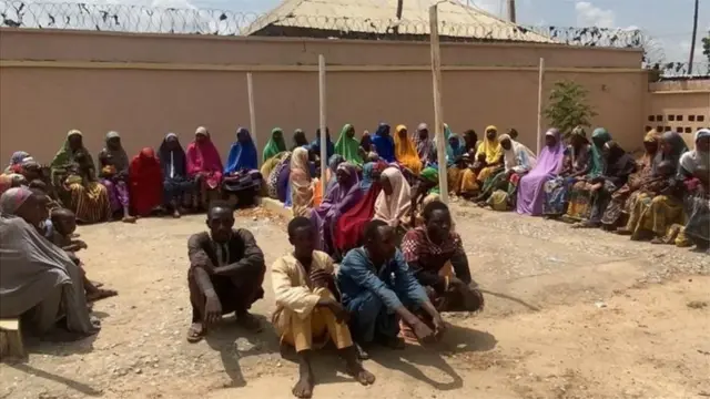 Wasu mutanen Zamafara da aka ceto daga hannun ƴan bindiga