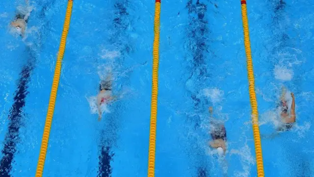 Заплыв на 200 метров на спине