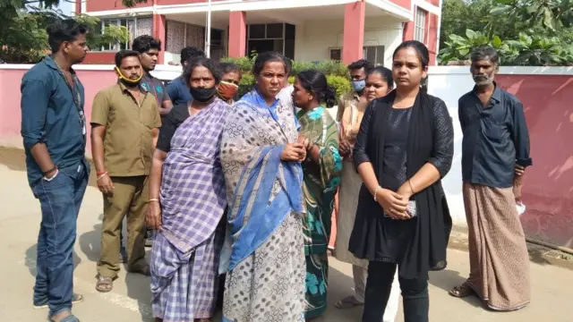 காவல் நிலையத்தில் புகார் அளித்த ரங்கசாமியின் குடும்பம்