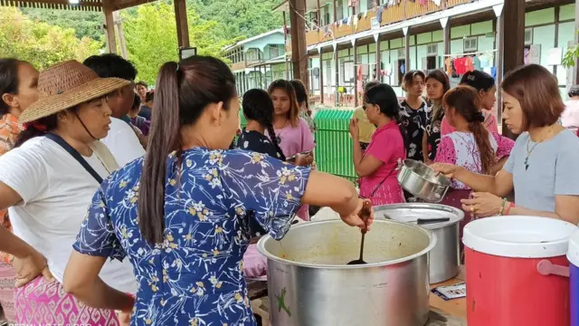 စစ်ဘေး၊ လက်နက်ဘေး၊ မီးဘေး ဒုက္ခတွေကို သယ်ပိုးထားကြရသူတွေ