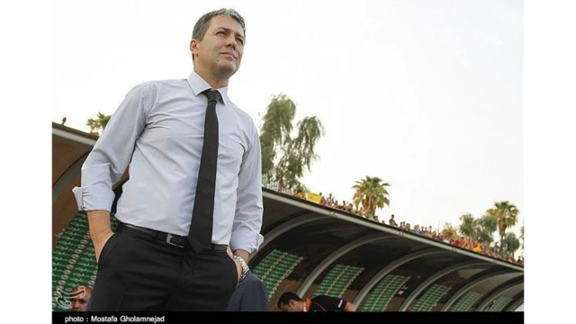 دراگان اسکوچیچ سرمربی کروات صنعت نفت آبادان تیمش را به رتبه چهارم جدول رده‌بندی لیگ برتر فوتبال ایران رسانده.