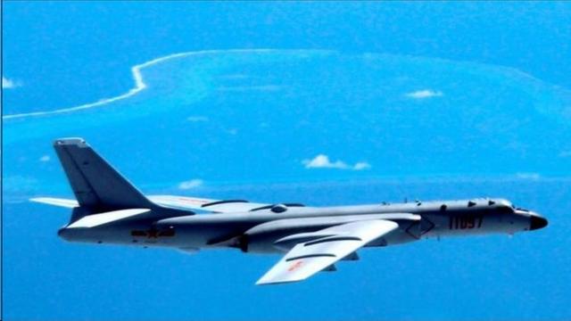 2016年底解放军的轰6战略轰炸机曾沿包围南海的“九段线”飞行，宣誓主权