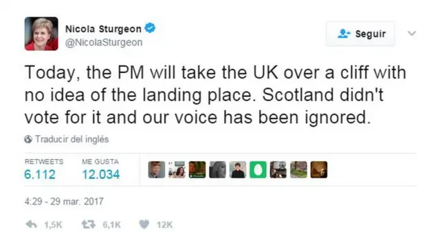 "Hoy la primera ministra (May) hará que Reino Unido salte de un acantilado sin tener idea de dónde vamos a aterrizar. Escocia no votó por esto y tu voz no será ignorada".
