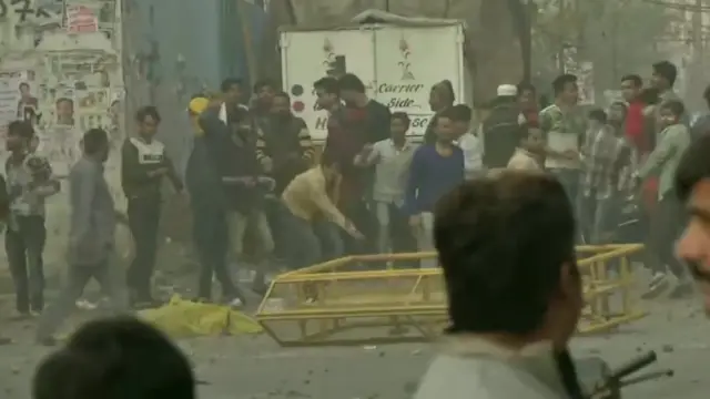 दिल्ली के मौजपुर में हिंसक हुए प्रदर्शन