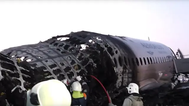 نجا من تحطم الطائرة 37 شخصا من ركابها وطاقمها