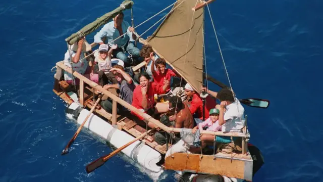 Cubanos dejan la isla en una lancha