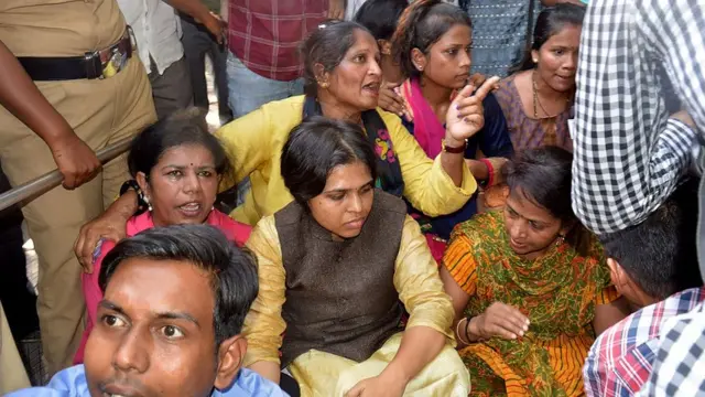 शनिशिंगणापूर आंदोलनादरम्यान तृप्ती देसाई