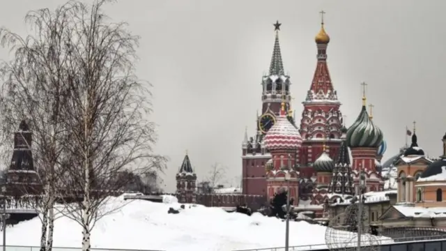 આવા હુમલામાં વધુ એક પરિમાણ ત્યારે ઉમેરાય છે જ્યારે જે તે દેશના વિભાજનકારી વિચારધારા ધરાવતા લોકોનો પણ તેમાં સમાવેશ કરાય છે