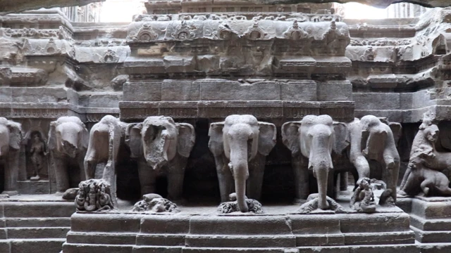 कैलास लेणं