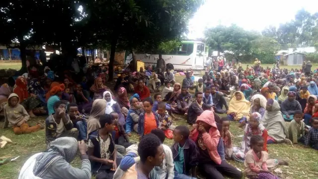 በመንግስት መሰሪያ ቤት ውስጥ ተጠልለው የሚገኙ ተፈናቃዮች